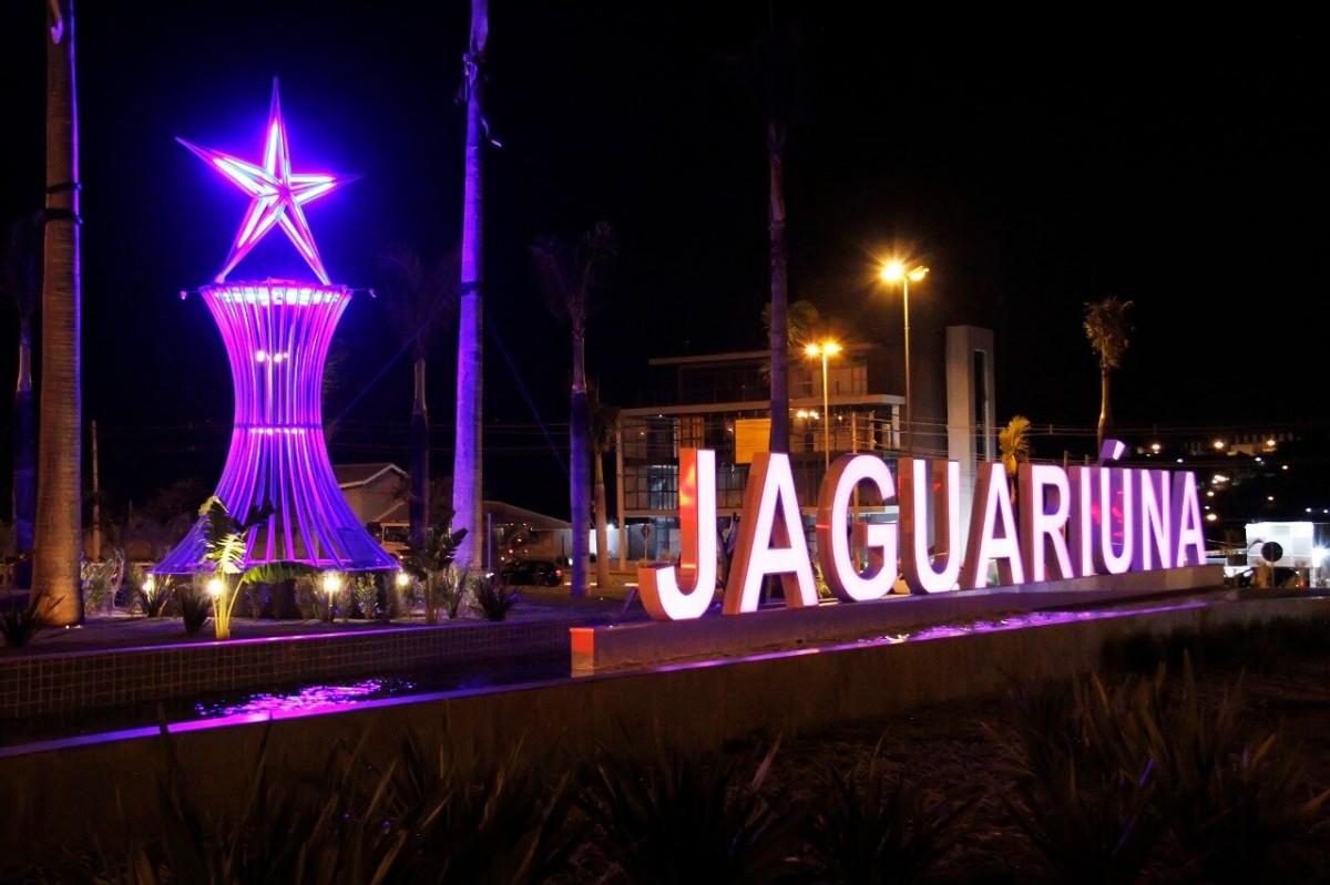 Imagem do portal iluminado de Jaguariúna