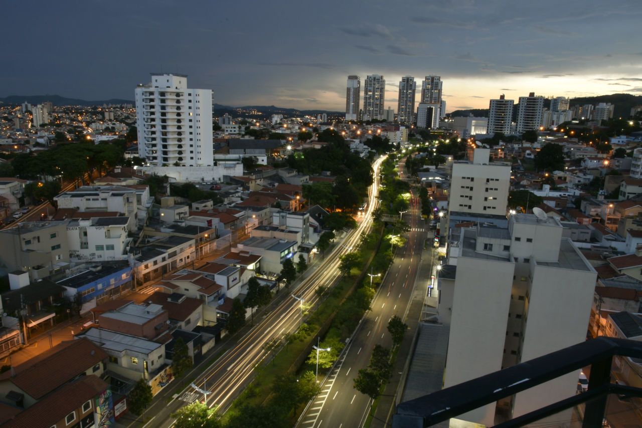 Imagem da cidade de Jundiaí ao entardecer